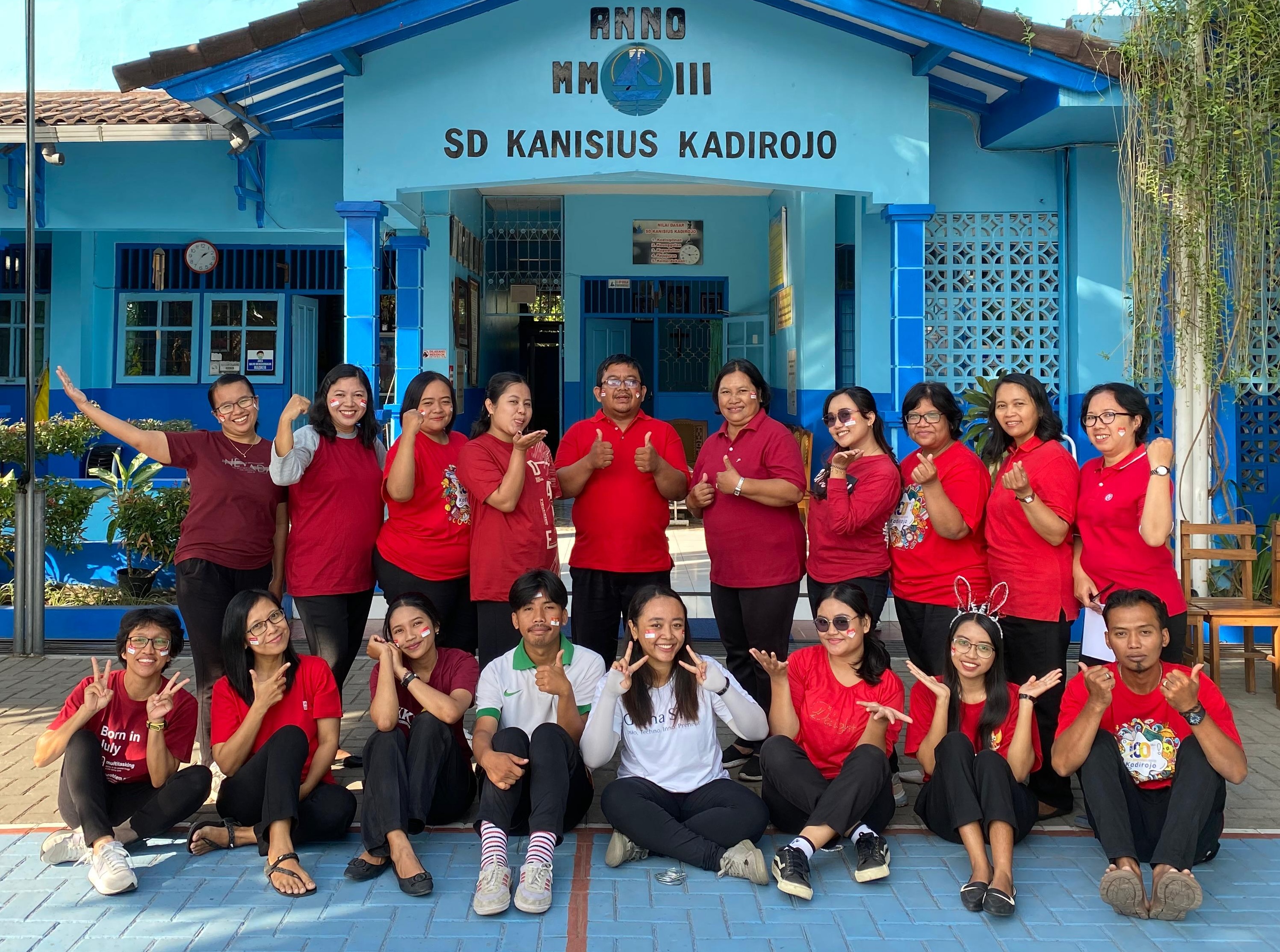 Guru, Karyawan SD Kanisius Kadirojo
