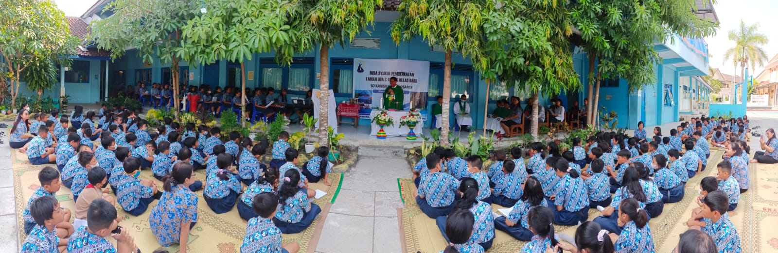 MISA PEMBERKATAN RUANG KELAS BARU DAN TAMAN DOA