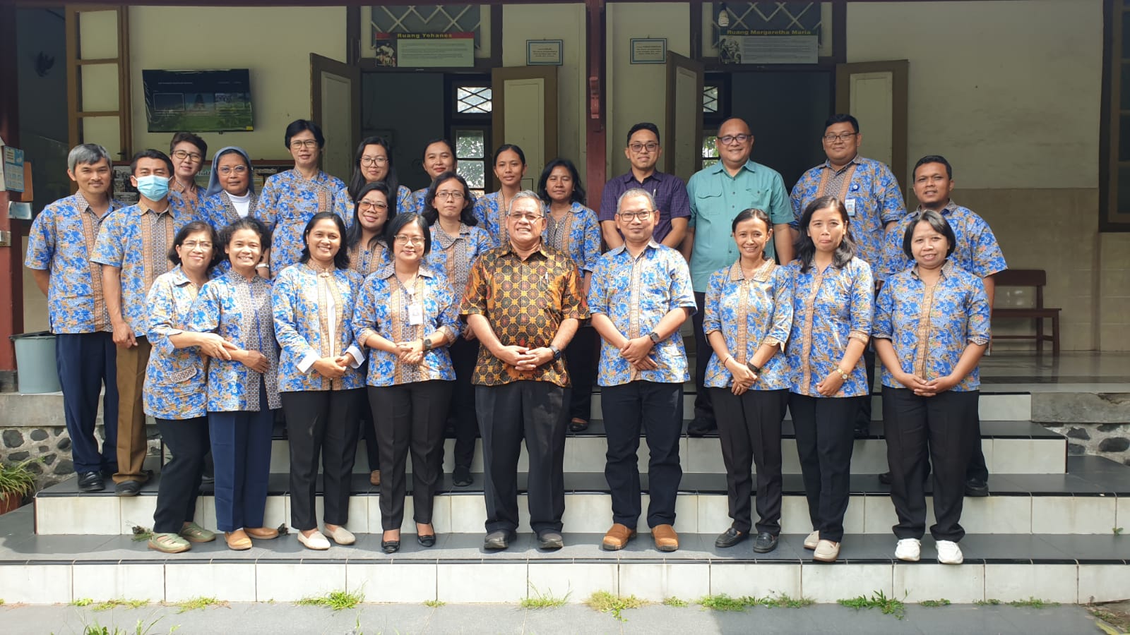 Yayasan Kanisius Cabang Magelang bersama Pengurus Yayasan Kanisius