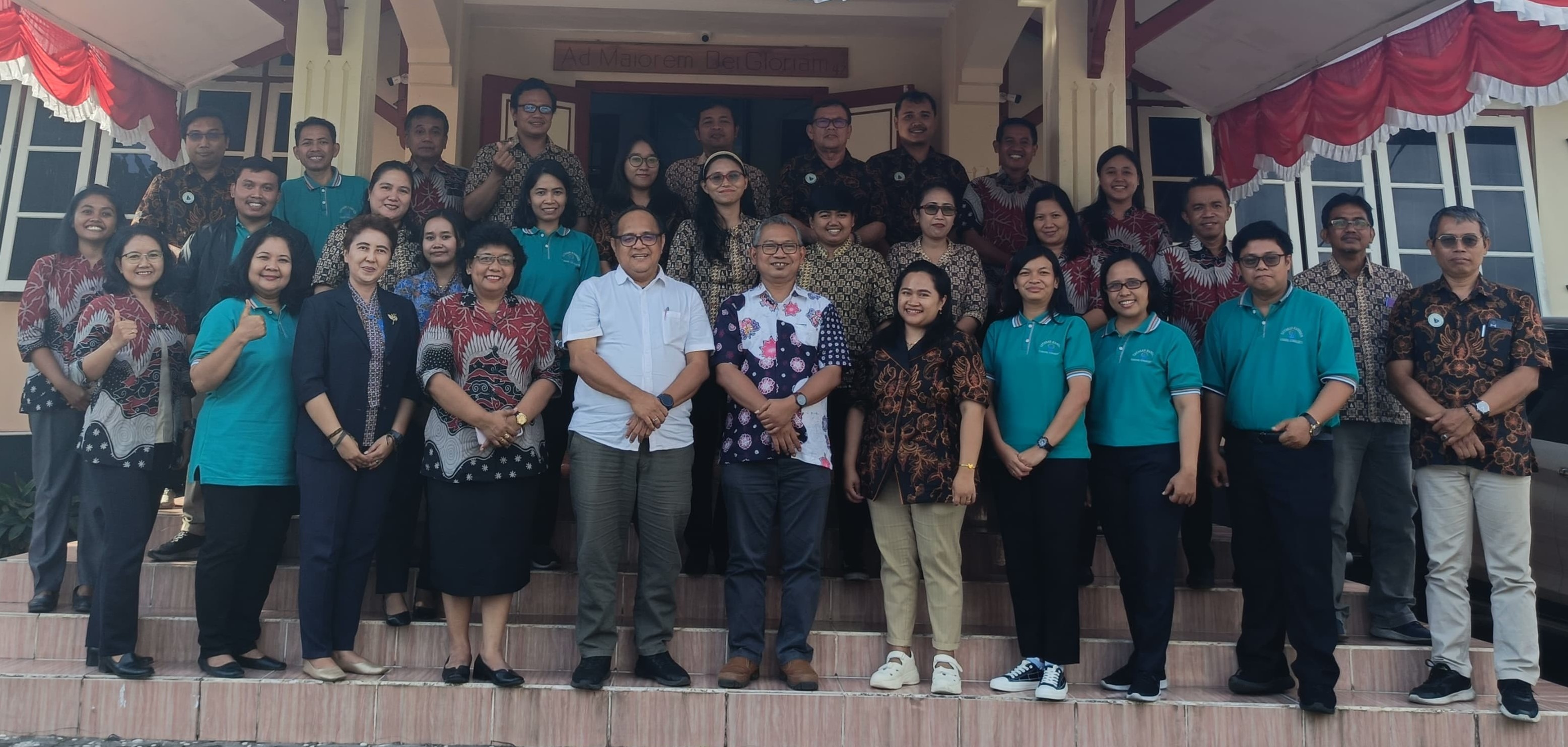 Staf Kantor Yayasan Kanisius