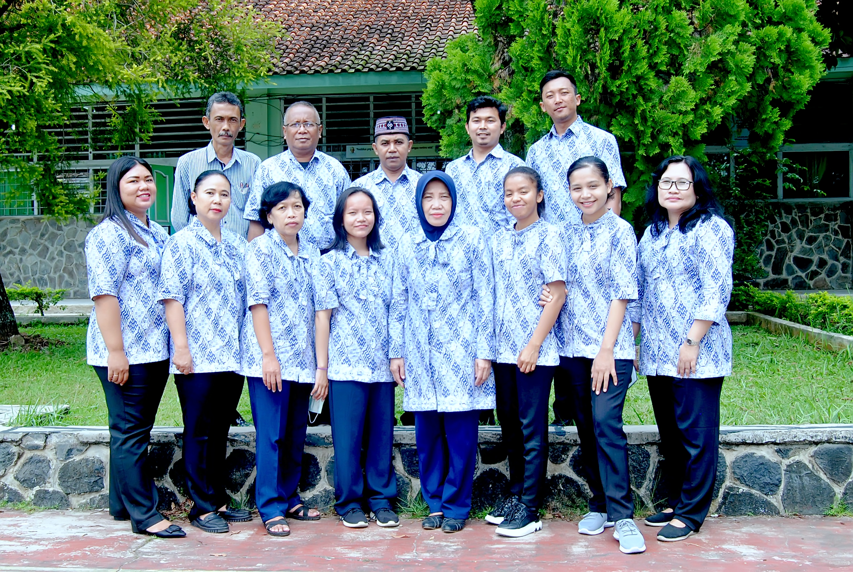 Guru dan Staff SMA Mardi Yuana Cianjur