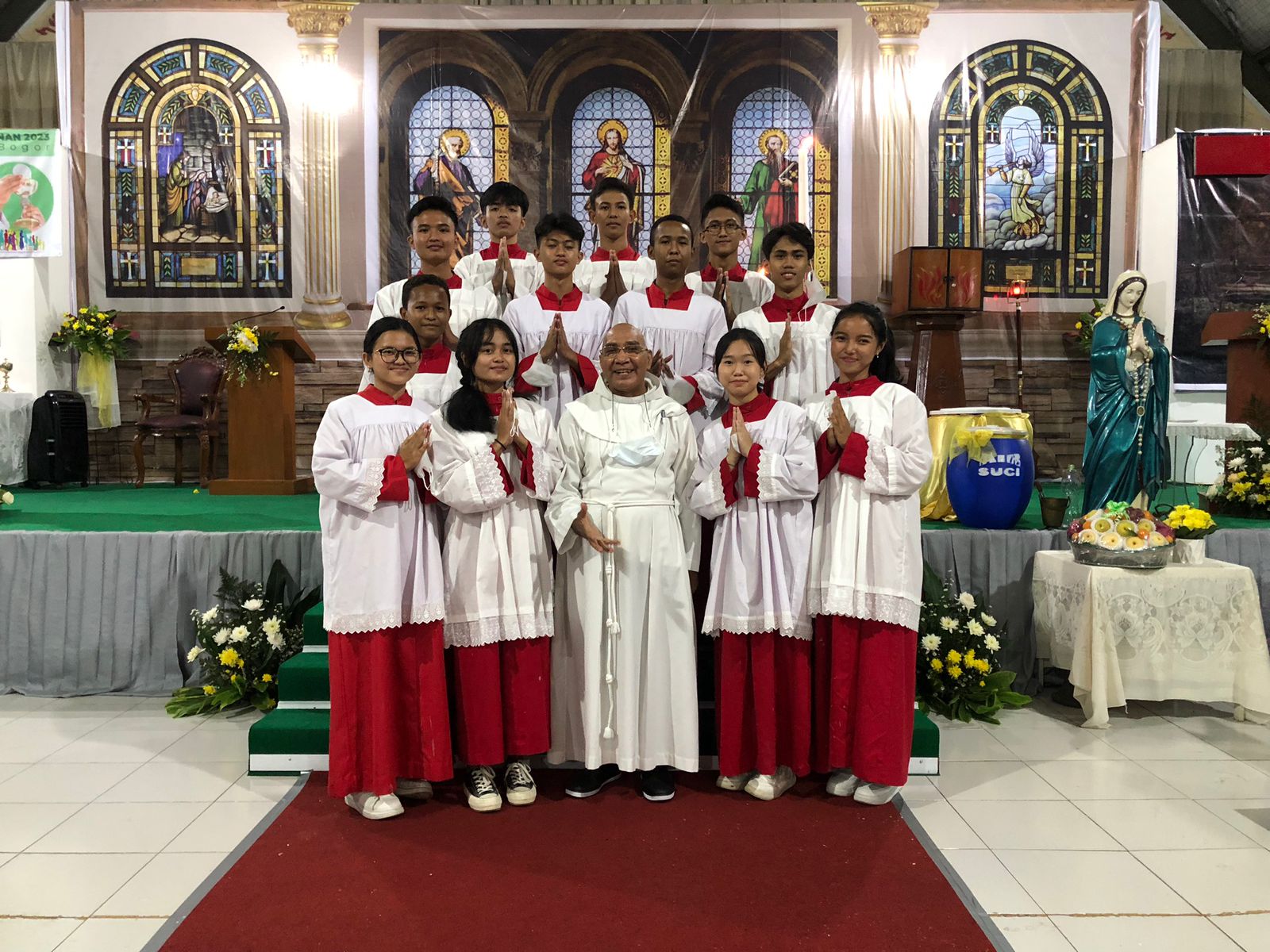 Kegiatan Siswa/Siswi SMA Mardi Yuana Cianjur di Gereja St. Petrus