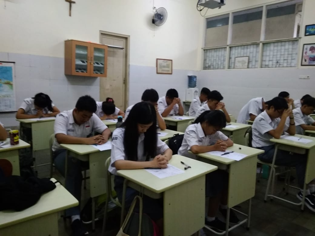 Doa bersama sebelum mengawali pembelajaran