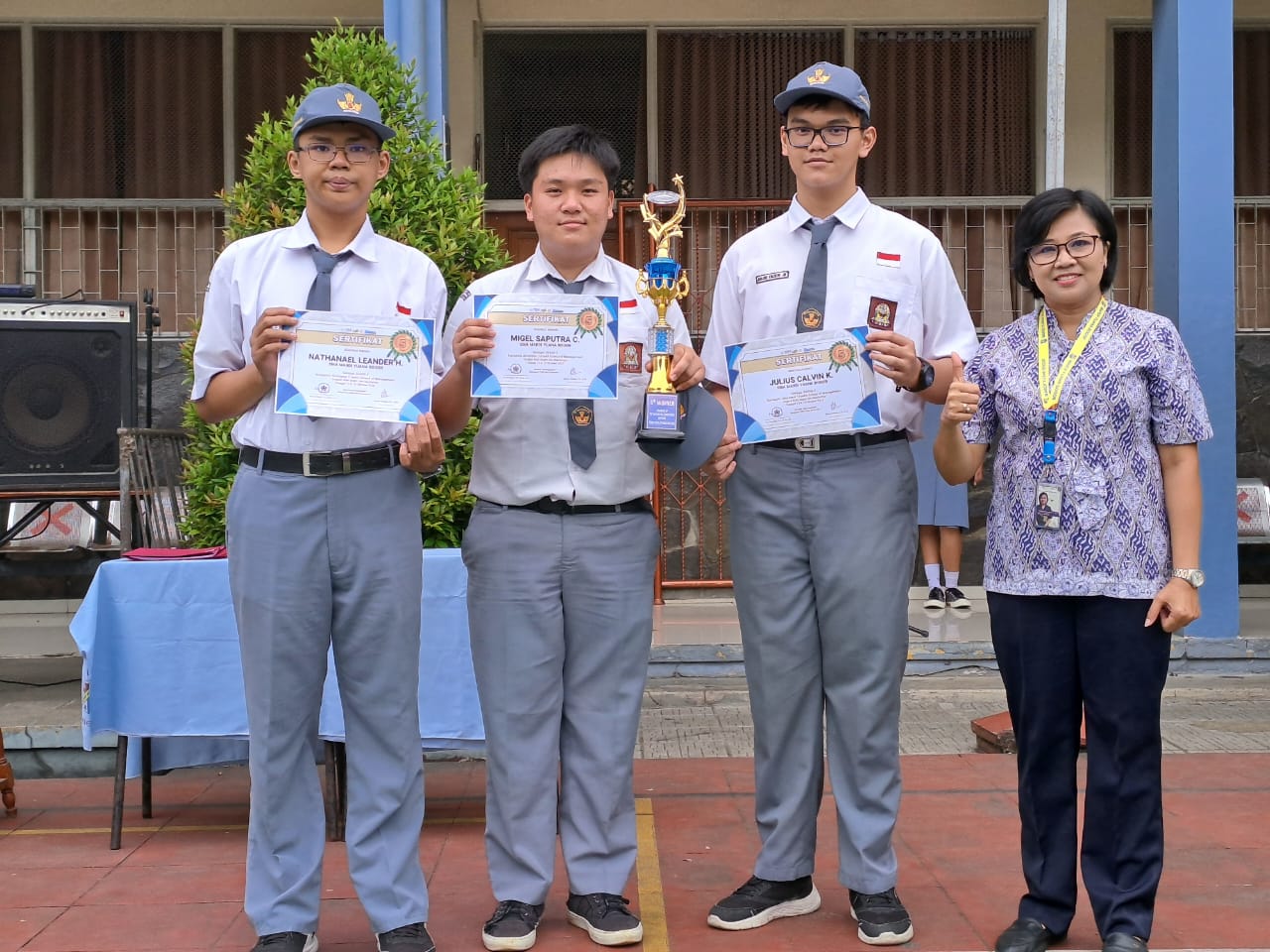 Penghargaan Lomba Siswa Siswi SMA Mardi Yuana Bogor