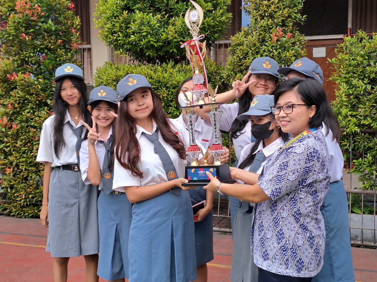 Penghargaan Lomba Modern Dance SMA Mardi Yuana Bogor