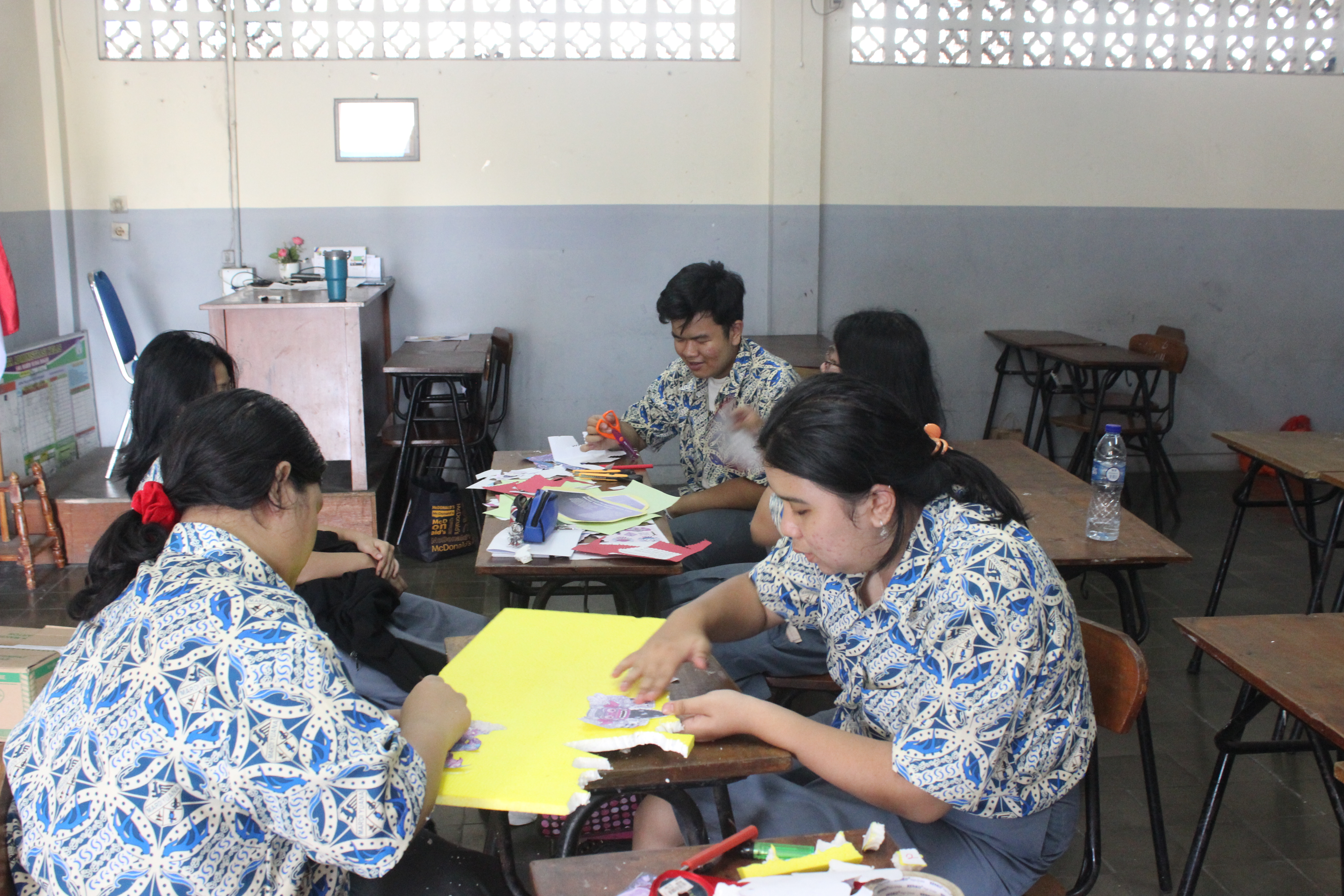 Membuat Mading