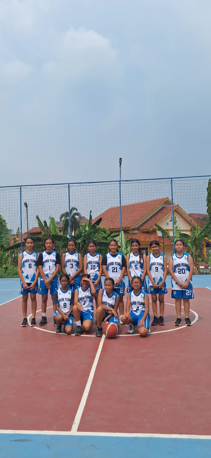 Tim Basket Putri dalam Mardi Yuana Cup III