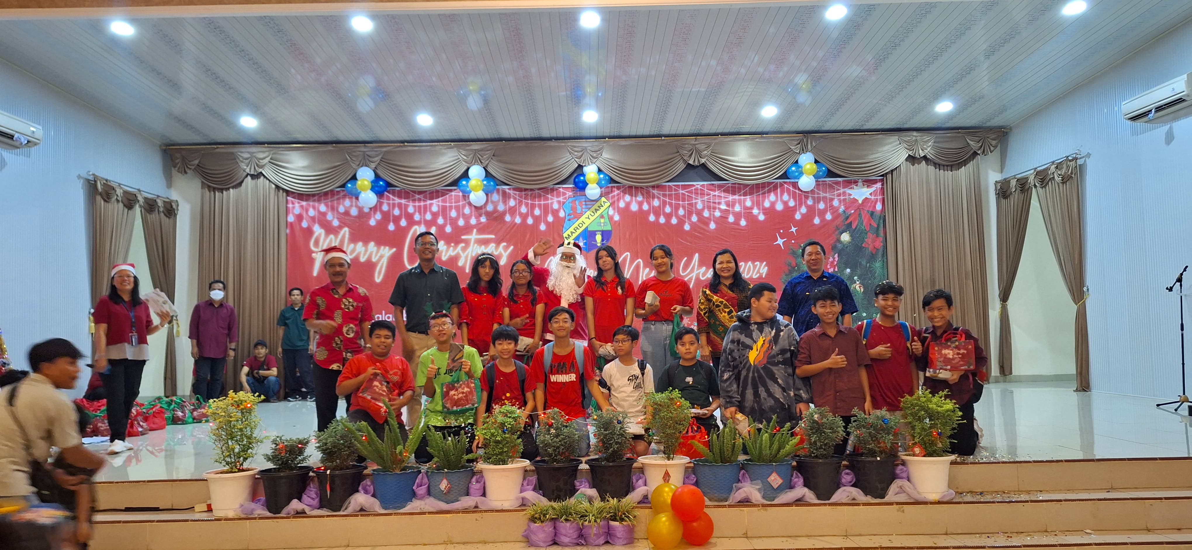 Kelas VII - Kegiatan Natal Bersama Mardi Yuana Rangkasbitung Labuan