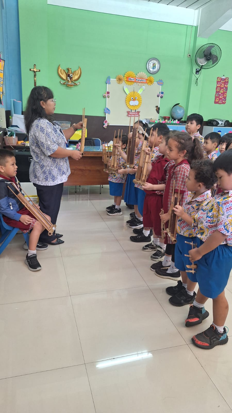 EKSTRAKURIKULER ANGKLUNG