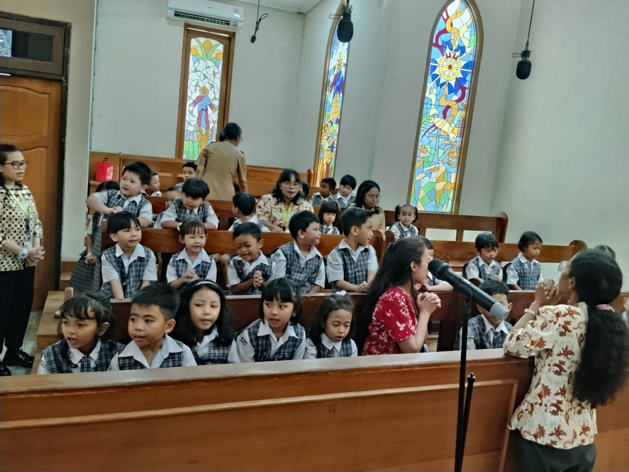 KEGIATAN KOOR JUMAT PERTAMA