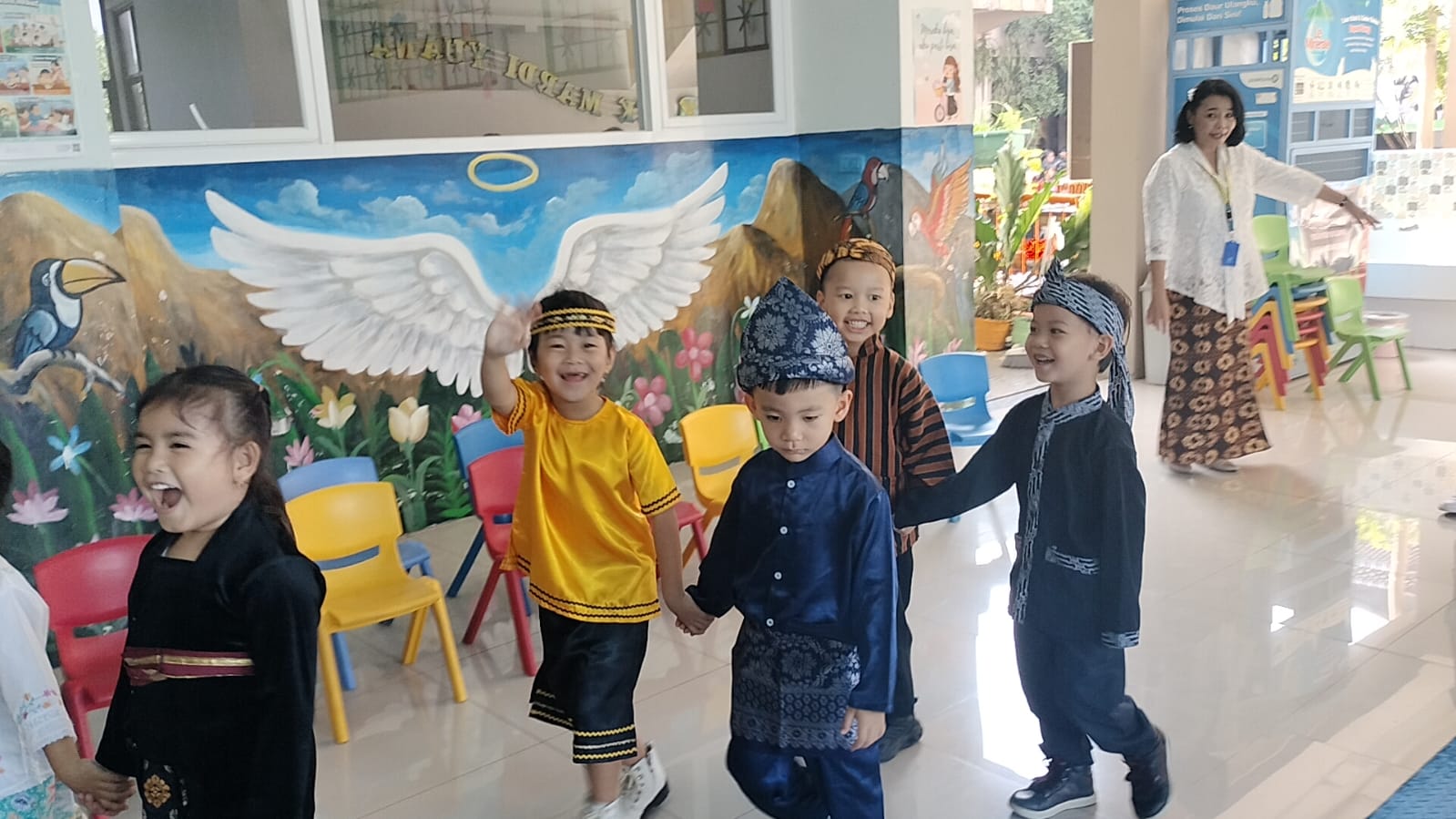 TUR SEKOLAH BERSAMA TEMAN DAN GURUKU DI ACARA HARI KARTINI PART 2