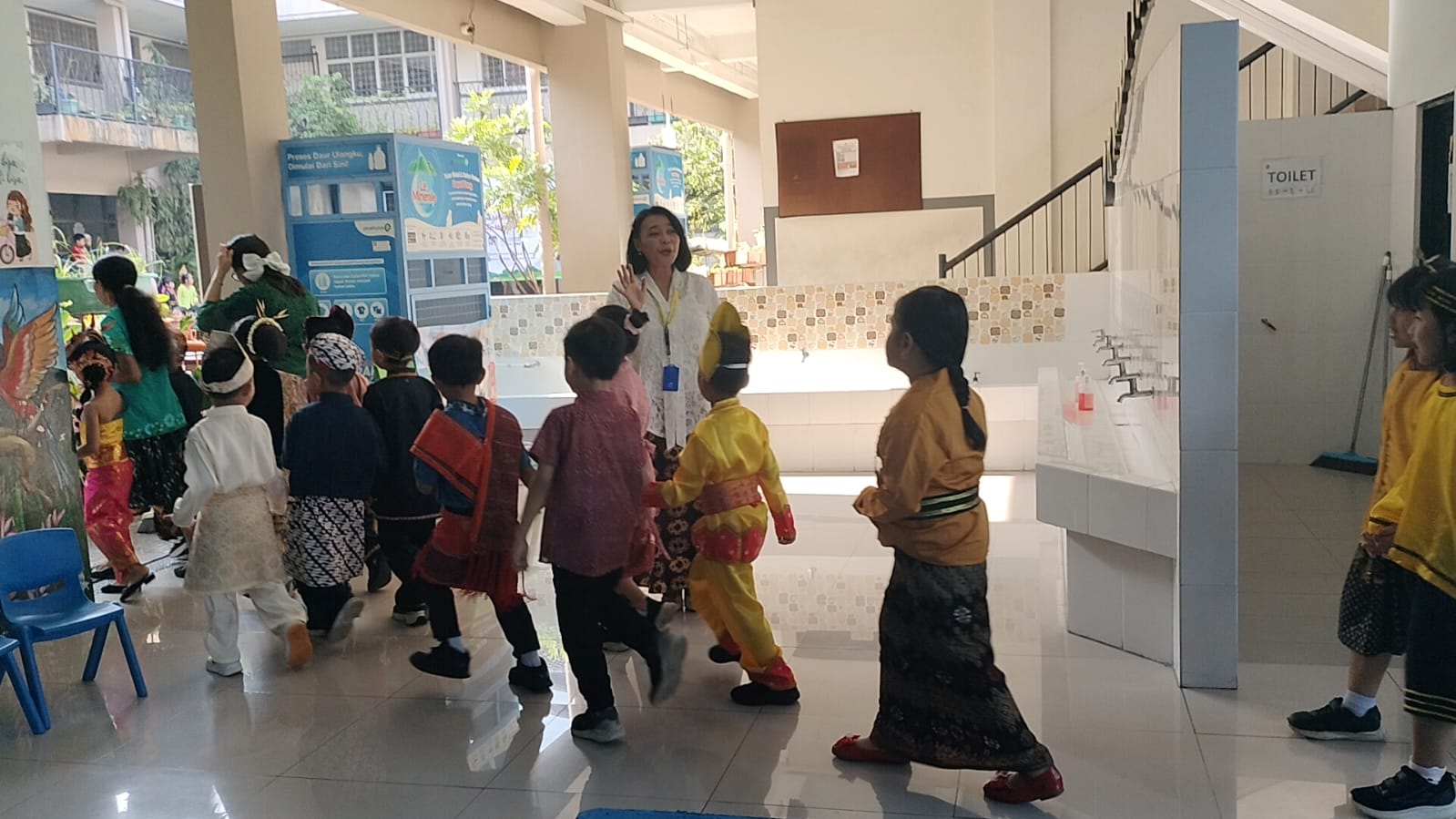 TUR SEKOLAH BERSAMA TEMAN DAN GURUKU DI ACARA HARI KARTINI PART 4