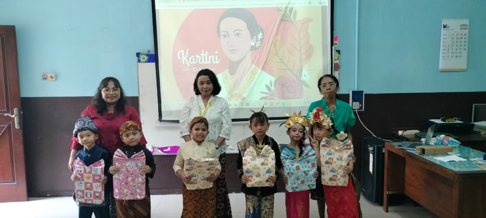 BUSANA DAERAH TERBAIK