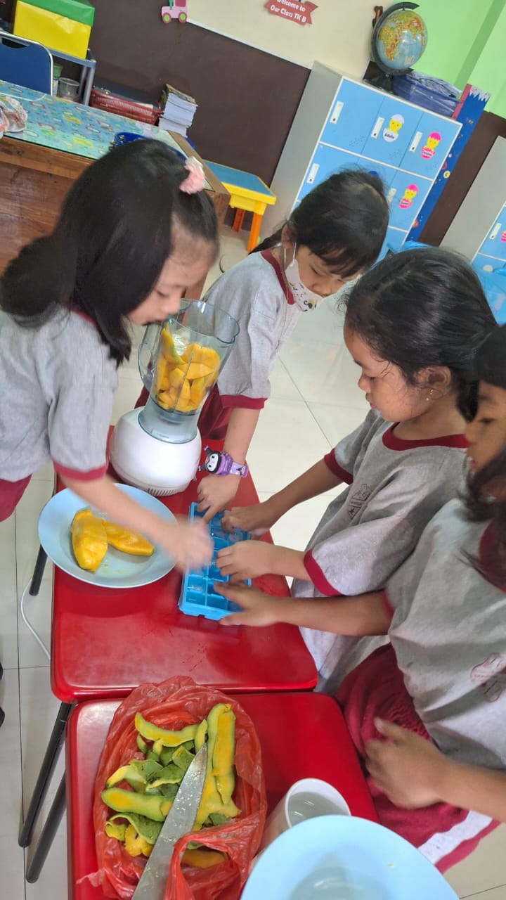 Membuat Jus Mangga