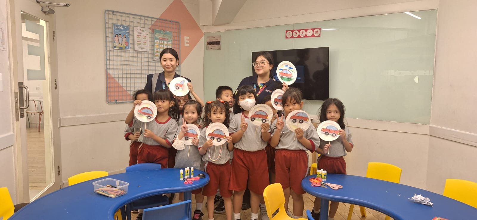 Kegiatan Kunjungan ke English First