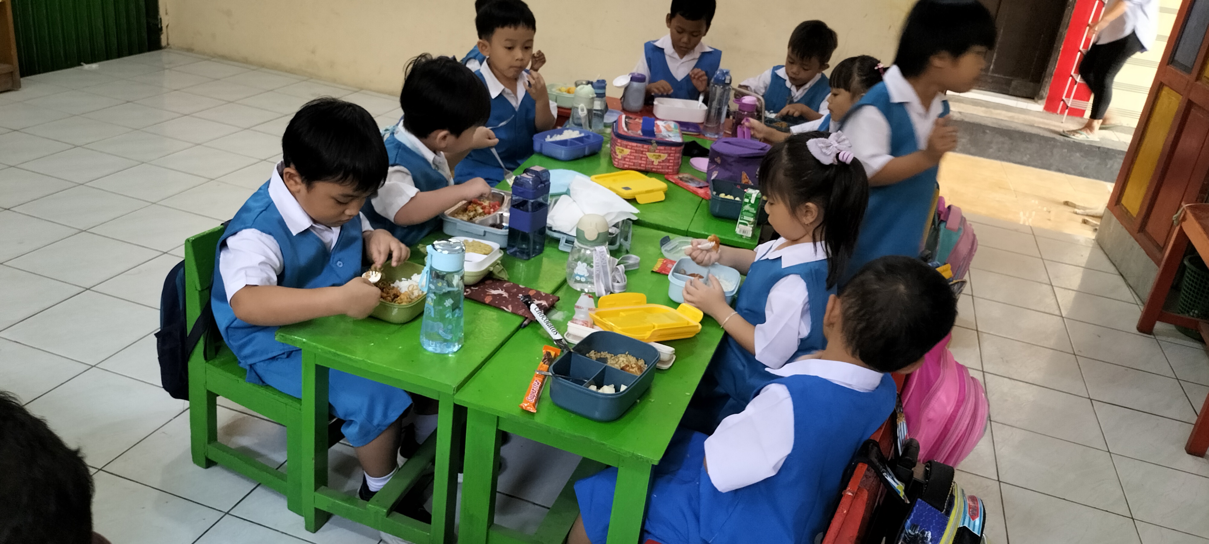 makan bekal bersama