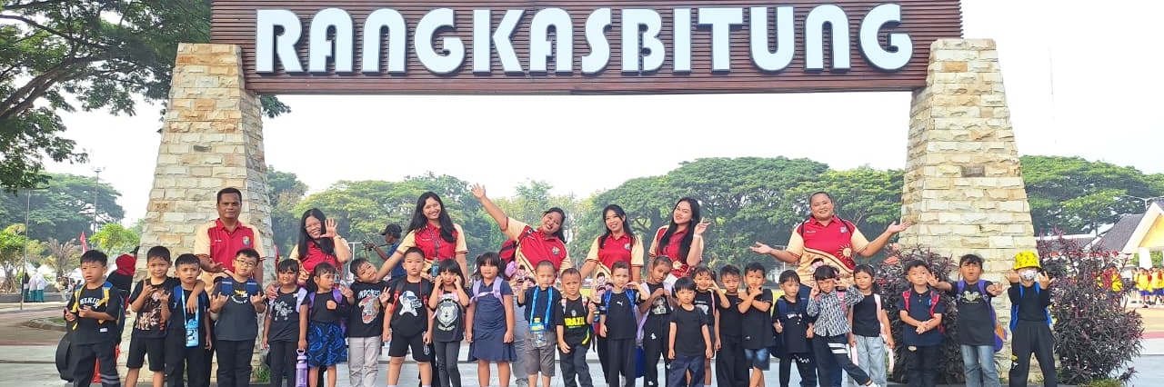 FOTO BERSAMA DI ALUN-ALUN