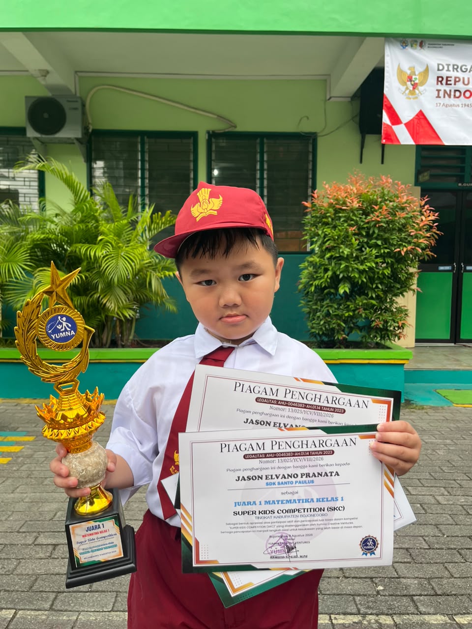 Jason Elvano Pranata meraih juara 1 matematika,juara 2 bahasa inggris dan  juara 3 sains kelas 1